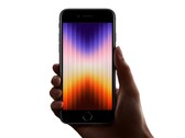 El iPhone SE de tercera generación ofrece una duración de la batería significativamente mayor que la de su predecesor. (Fuente de la imagen: Apple)