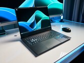 Análisis del portátil HP Omen Transcend 16 (2024): Una máquina de juegos RTX 4070 con pantalla OLED