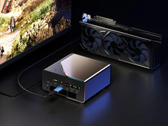 El precio actual del EVO-T1 es de 999,99 dólares. En la imagen: una configuración OCuLink con el mini PC. (Fuente de la imagen: GMK - editado)