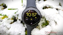 Se espera que Google sustituya el Pixel Watch, en la imagen, este otoño. (Fuente de la imagen: NotebookCheck)