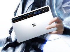 La tableta para juegos RedMagic Gaming Tablet 5 Pro destaca por su sistema de refrigeración líquida con LED RGB.