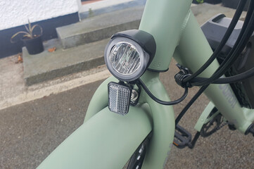Luz delantera en la Touroll B2 e-bike