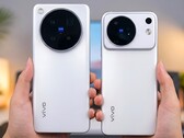 Las imágenes que circulan actualmente ponen de relieve las diferencias de diseño entre los modelos Vivo X500 Pro (a la izquierda) y el Vivo X500.