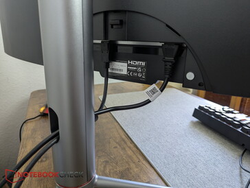 Sin placa de cubierta, pero incluye el paso de cables