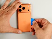 Se dice que el iPhone Ultra de Apple cuenta con dos baterías.