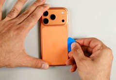 Se dice que el iPhone Ultra de Apple cuenta con dos baterías.