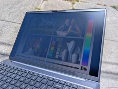 Al aire libre, bajo la luz del sol