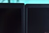 El ThinkPad T14 Gen 7 (derecha) adopta un controvertido diseño de esquinas redondeadas