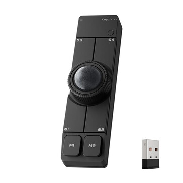 Ratón trackball inalámbrico Keychron Nape Pro en color negro, junto con un adaptador USB tipo A