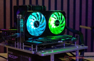 El KFA2 GeForce RTX 4060 Ti EX durante nuestras mediciones de ruido