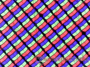 Matriz de subpíxeles RGB con una red visible sensible al tacto