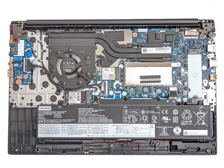 Lenovo ThinkPad E15 Gen 2 con la CPU Tiger Lake - Opciones de mantenimiento