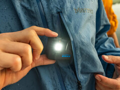 La GoPro Hero ha ganado un LED brillante y capacidades de vídeo 4K/60 FPS. (Fuente de la imagen: GoPro)