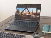 Lenovo Yoga 9 2-in-1 14 G11 cambia el 4K por 120 Hz y un procesador más antiguo y ligeramente más rápido por uno más nuevo y ligeramente más eficiente
