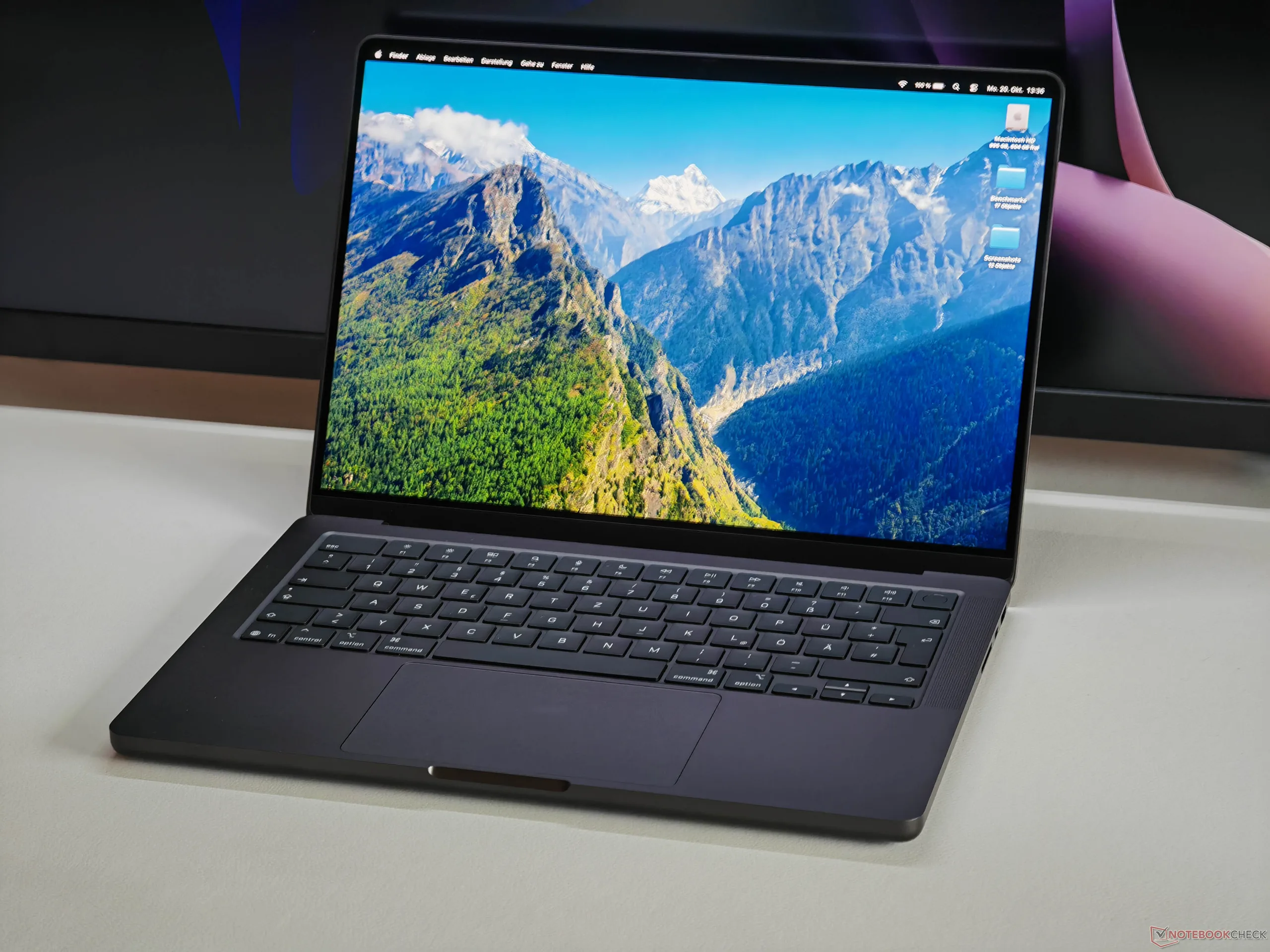 Apple MacBook Pro 14 2025 M5 - Notebookcheck.org